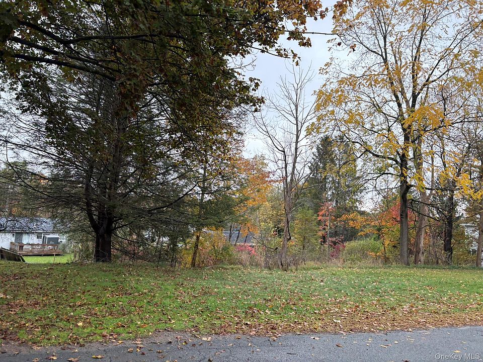 1st image of Fairway Avenue