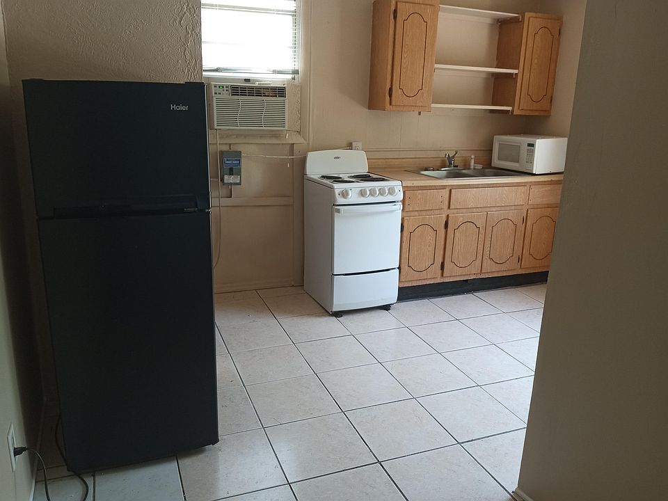 2nd image of 228 Bay St #4