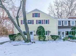 1067 Village Dr, Hauppauge, NY 11788