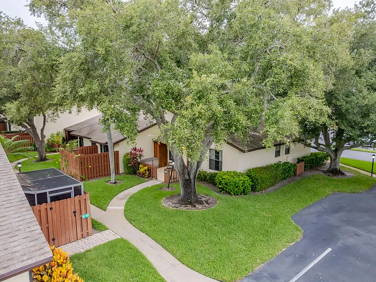8019 SE Villa Cir — Photo 33