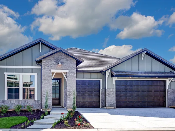 11086 N Via Pavena Dr, Fresno, CA 93730