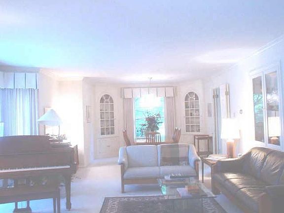 3rd image of 3910 E Cranbrook Dr