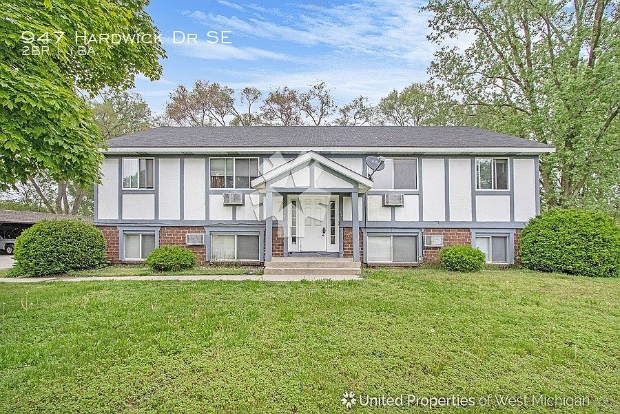1st image of 947 Hardwick Dr SE