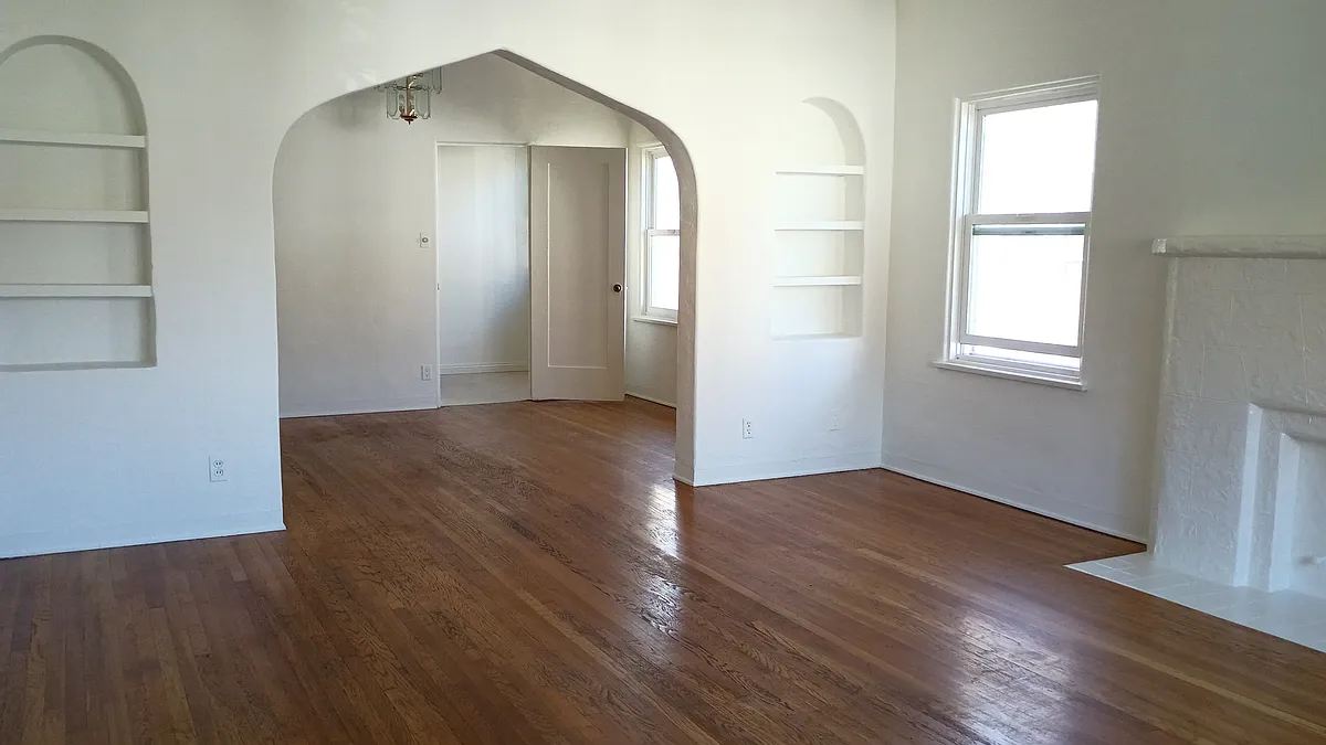 Building Photo - 317 1/2 N Gardner St #2/1