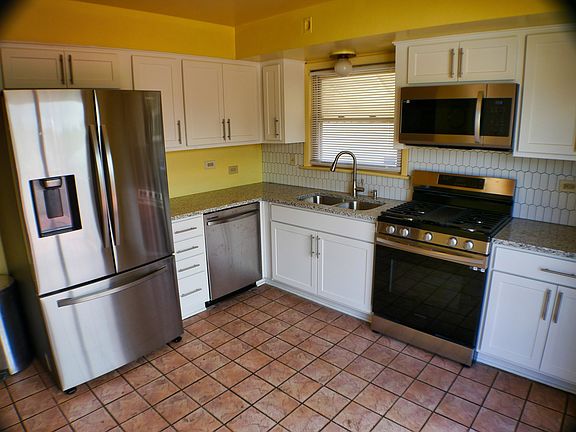 3rd image of 9338 S East End Ave