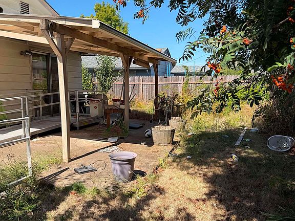 4th image of 1535 Madison St SE