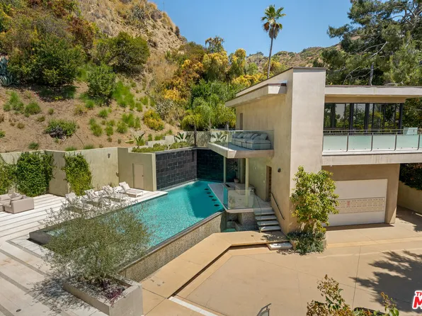 7801 Hillside Ave, Los Angeles, CA 90046