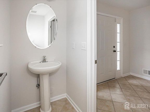 5th image of 24 Hanna Ln