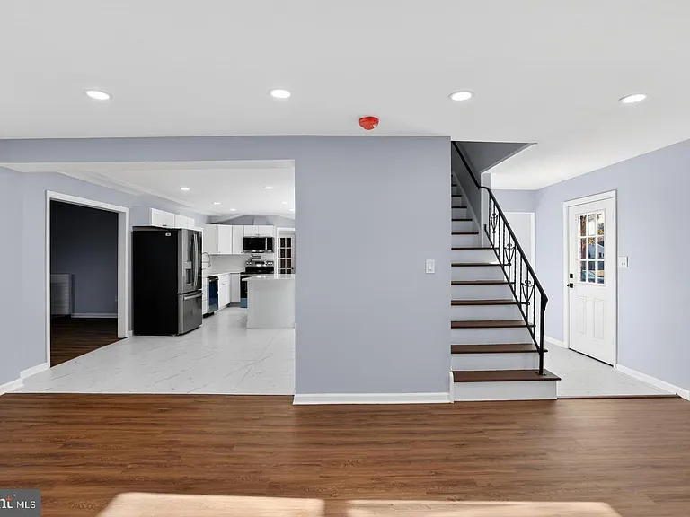78 Barrington Ln — Photo 2
