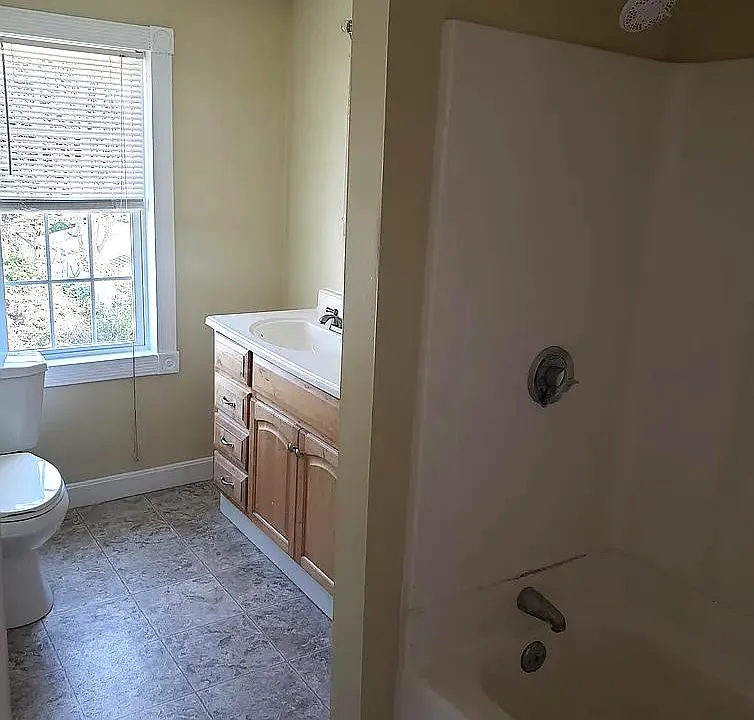 Updated bathroom with lots of room!