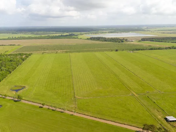 3448 Belton Ln, Anahuac, TX 77514