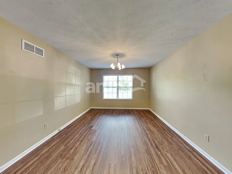 545 Foxglove Ct — Photo 7