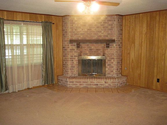 GAS FIREPLACE