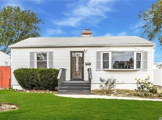 58 Robert St, Freeport, NY