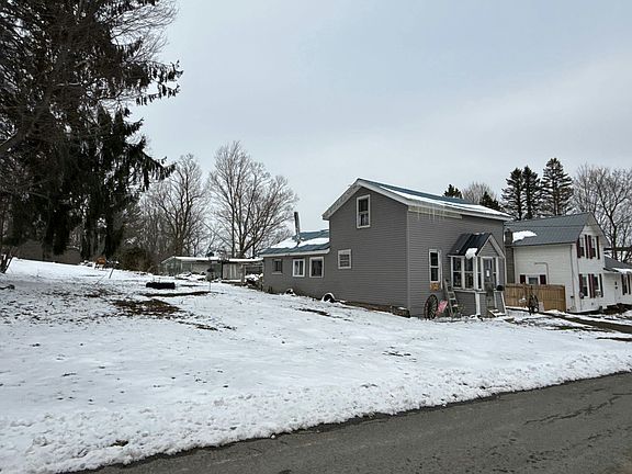 3rd image of 123 W Irving St