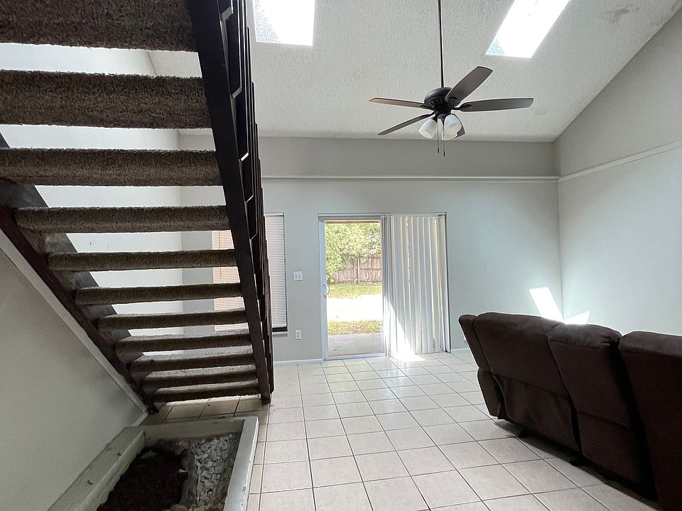 1st image of 2726 Hunt Club Ln
