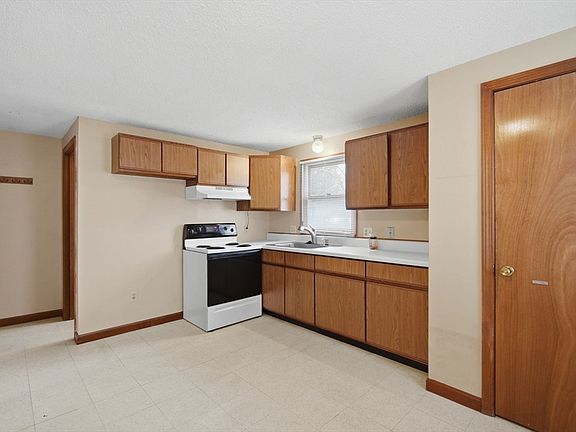 4th image of 49-51 Tulsa St