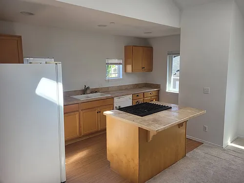 123 N Rainier Ave Photo 1