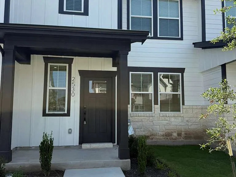 2530 Violet Theo Ln — Photo 1