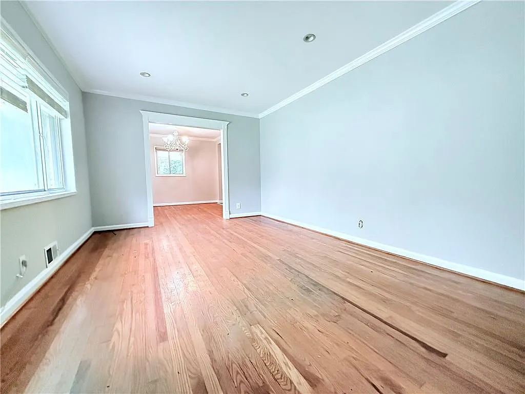 3 bed, 2.0 bath, 1226 sqft, $2,200 — Photo 2