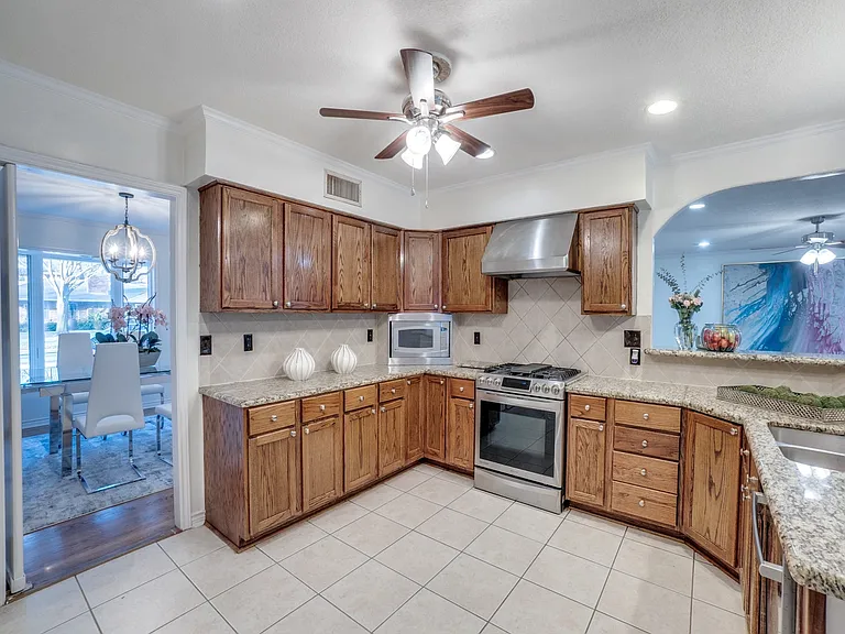 6106 Meadowcrest Dr — Photo 12