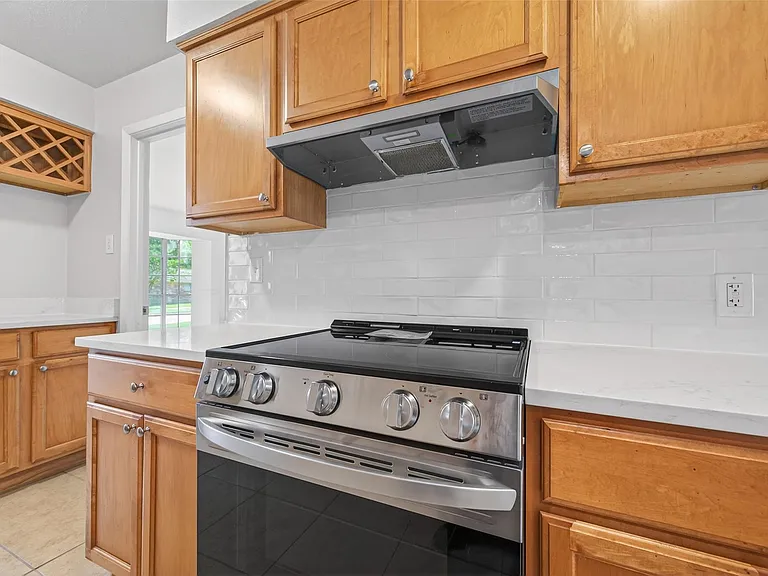22206 Red River Dr — Photo 9