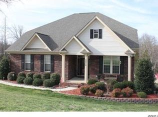 5215 Hickory Knoll Ln, Mount Holly, NC 28120
