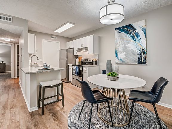Newly Renovated Kitchen and Dining Room