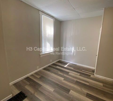 5th image of 809 Greenwood St