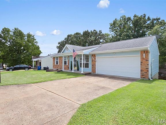 3rd image of 1726 Clark Ln