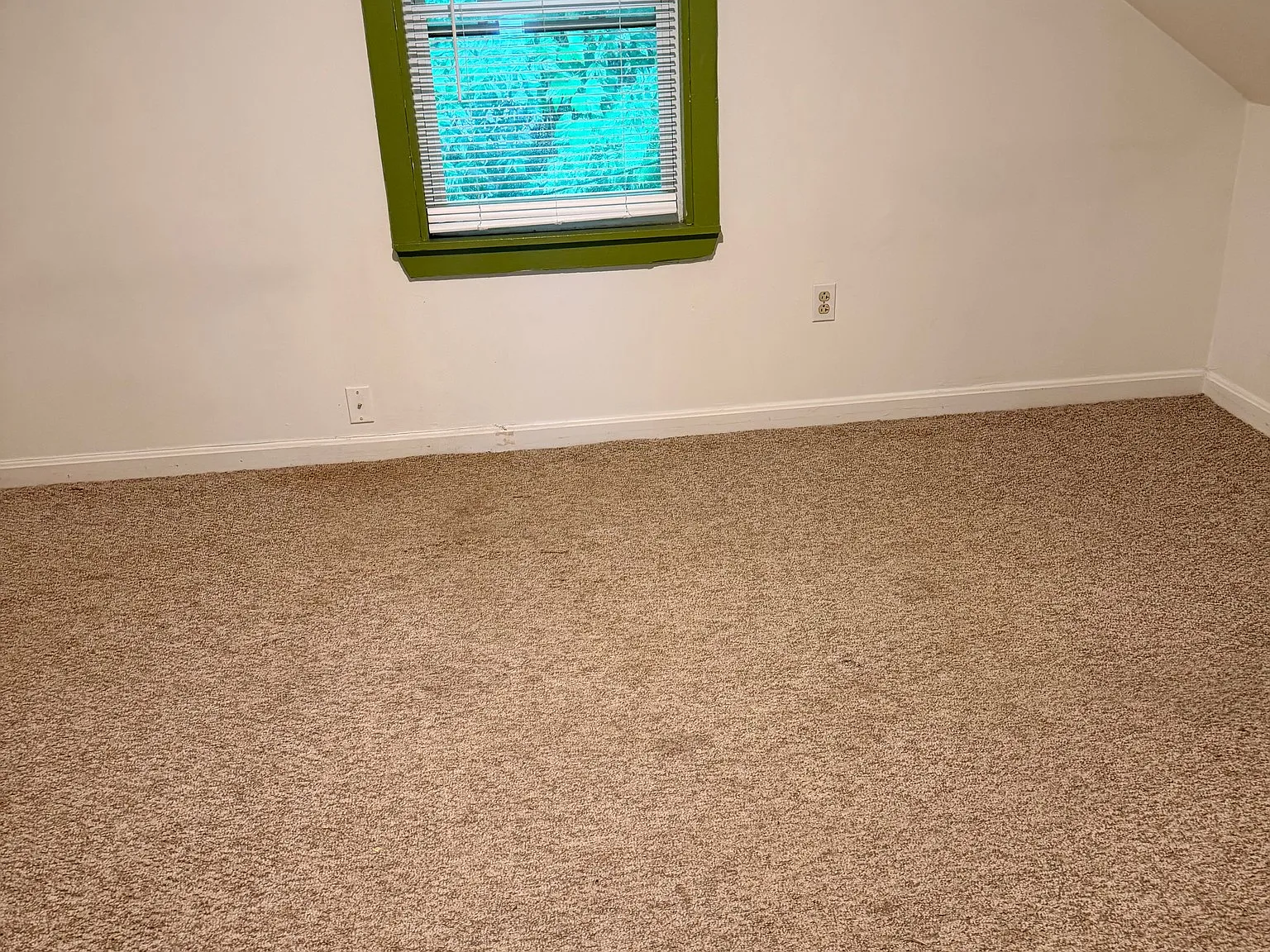 5 bed, 2.0 bath, $4,200 — Photo 3