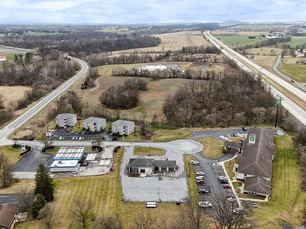 1424 Doron Dr, Chambersburg, PA 17202