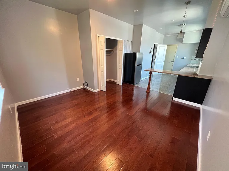 631 N 11th St #2R — Photo 6