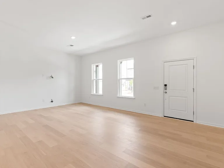 204 Silver Fleet Dr — Photo 6