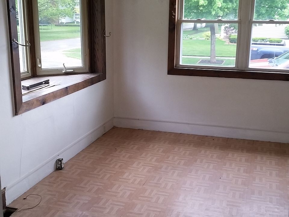 2nd image of 138 S Lincoln Ave