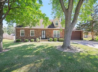 802 Pinecrest Dr, Rantoul, IL 61866