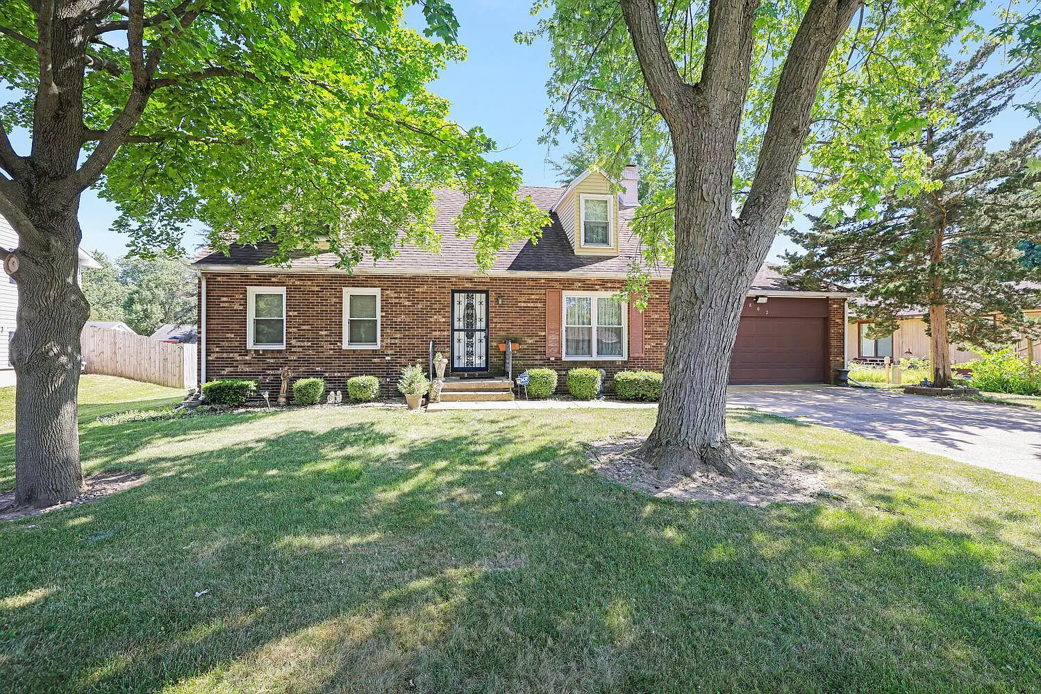 802 Pinecrest Dr photo 1