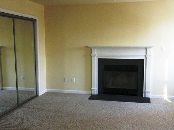 3rd image of 18 Fleetwood Dr