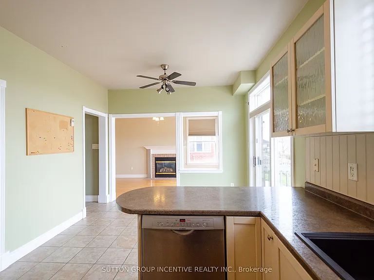 38 Harwood Dr #UPPER — Photo 13