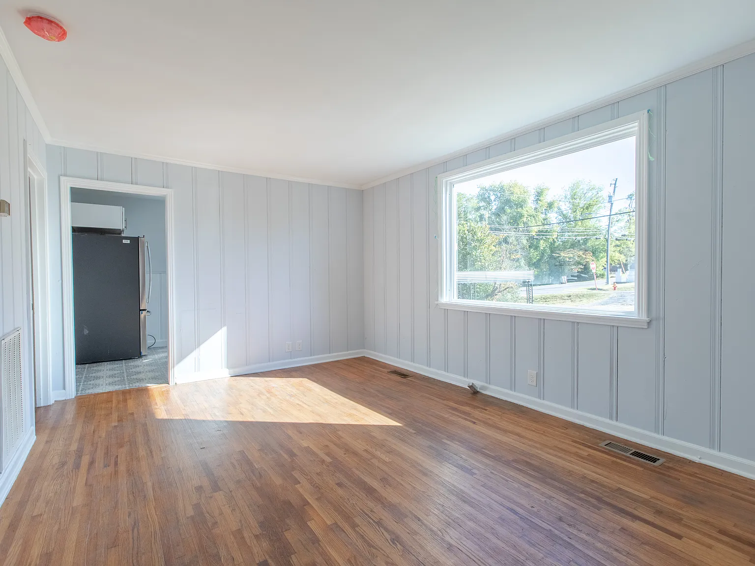 2418 Maplecrest Dr — Photo 2