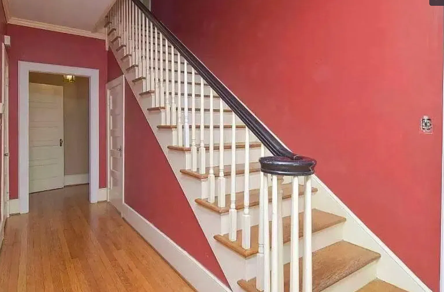 6 bed, 3490 sqft, $5,030 — Photo 3