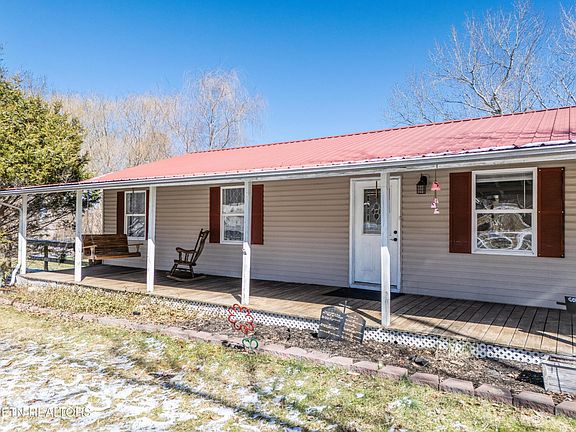 4th image of 402 Lee Dr