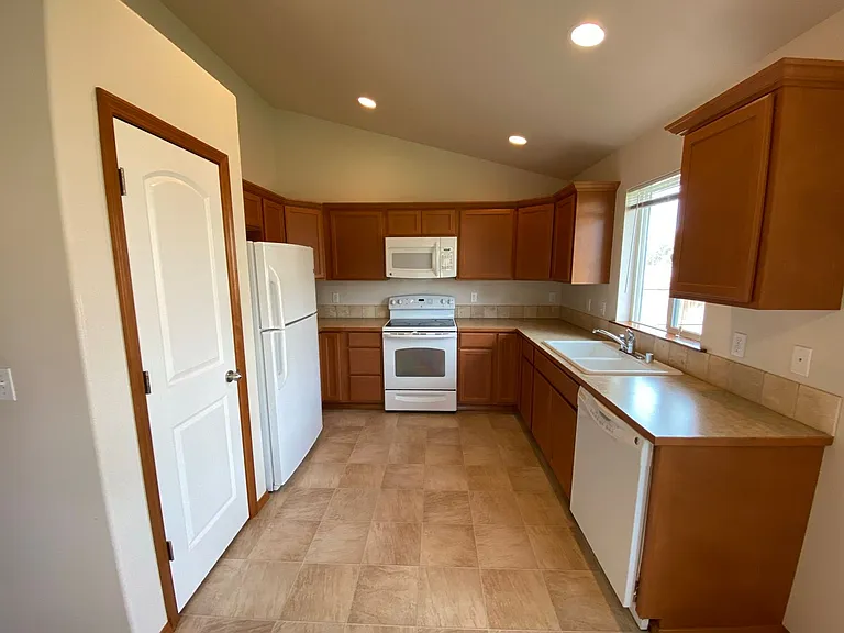 403 E Windsor Ct — Photo 4