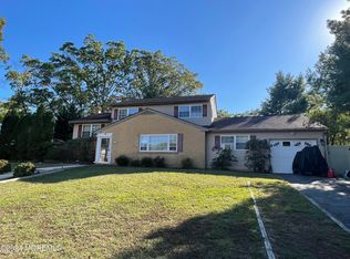 19 Pine Fork Dr, Toms River, NJ