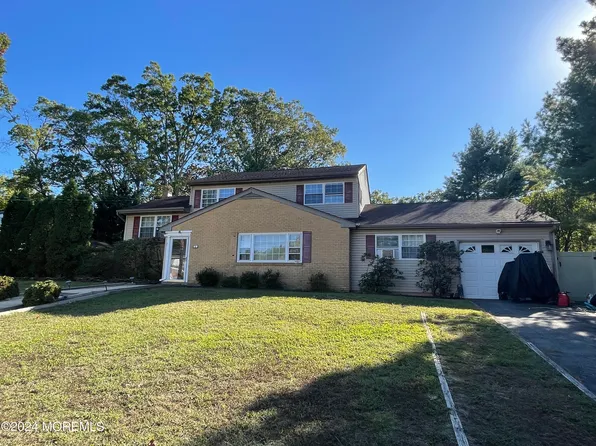 19 Pine Fork Drive, Toms River, NJ 08755