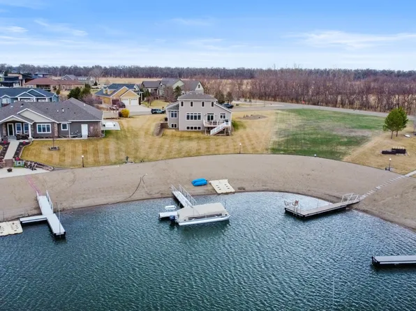 4112 Shorefront Pl SE, Mandan, ND 58554
