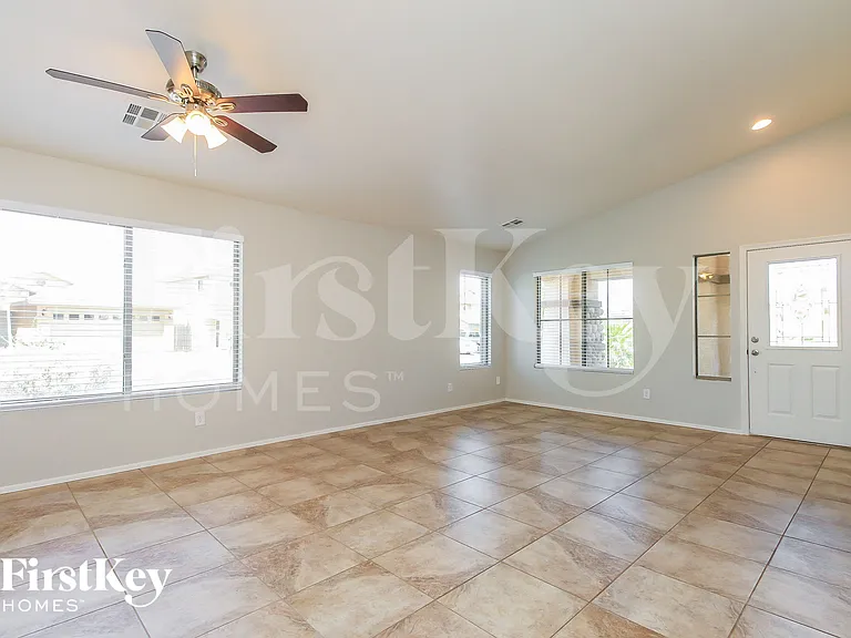2647 W Canyon Way — Photo 2