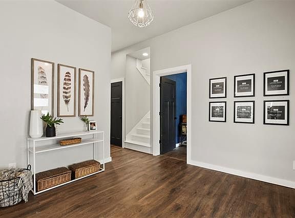 4th image of 306 Pecan St
