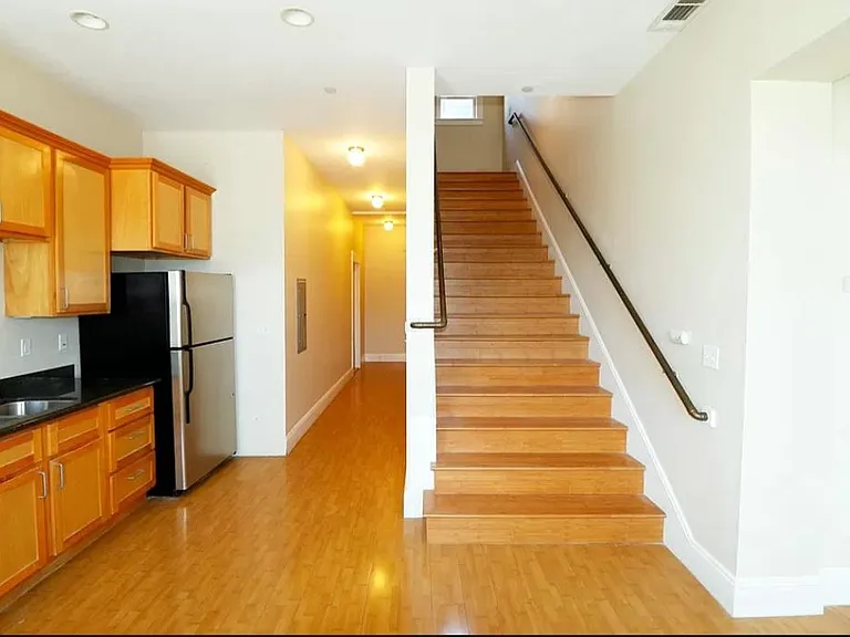 2597 Telegraph Ave #B — Photo 8