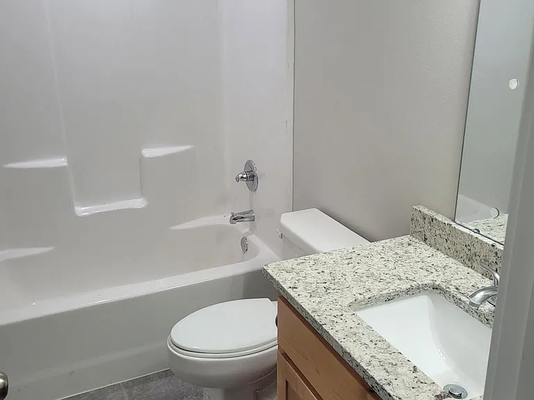 209 W Canterbury Ln — Photo 4